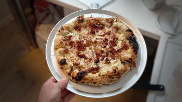 Hvit pizza med baconjam (kanskje verdens beste pizza?)