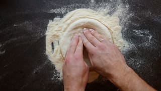 Teknikk: Utbaking - fra deigball til pizzabunn på 1-2-3.