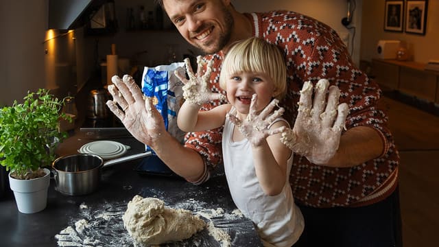 Teknikk: Elting av pizzadeig for hånd